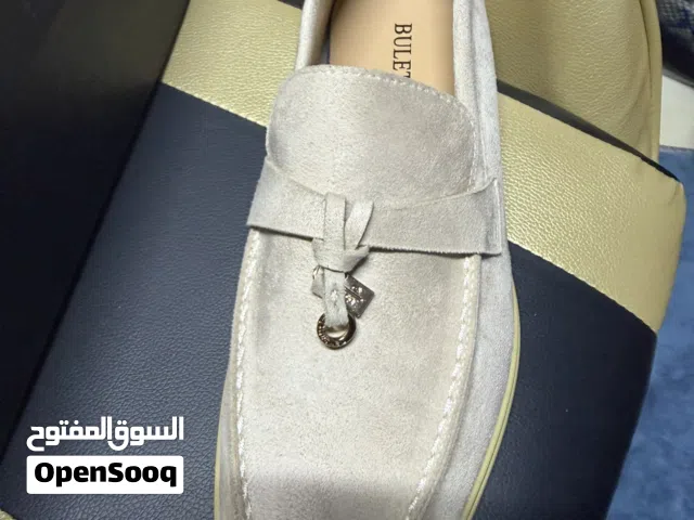 للبيع حذاء جديد غير مستعمل ابداً