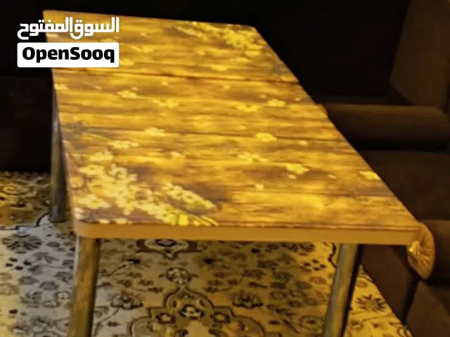 طاولة أكل بدون كراسي