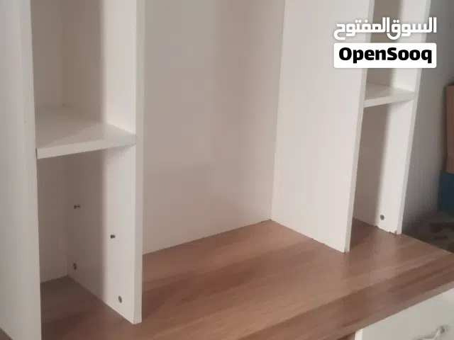 مكتب دراسي بحاله ممتازه للبيع