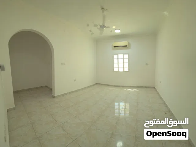 420 m2 More than 6 bedrooms Villa for Rent in Muscat Al Mawaleh