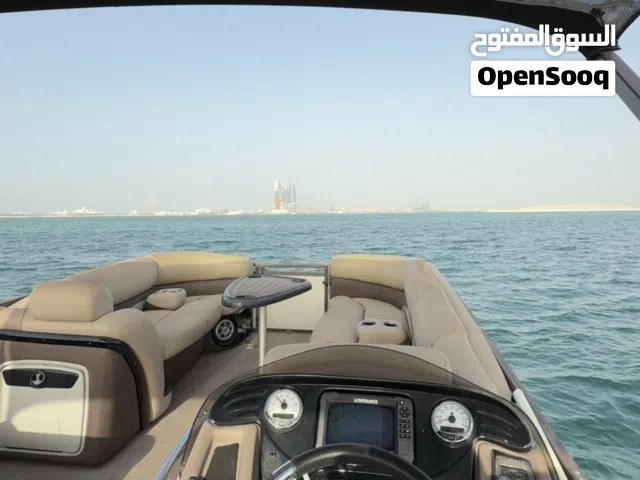 للبيع قارب نزه أمريكي الصنع