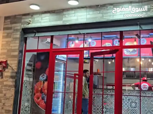 مطعم متاكمل للبيع عتبه مش محسوبه ديكور ومعدات