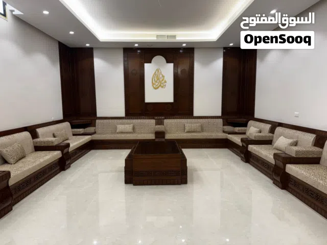 مفروشات جلسات وغنفات وديوانيات رسميه ومساند ظهر ومطارح ارضيه وستاير وسجاد