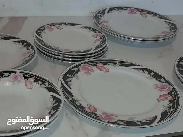 طقم صيني وارد الخارج لم يستعمل 11 طبق مختلف