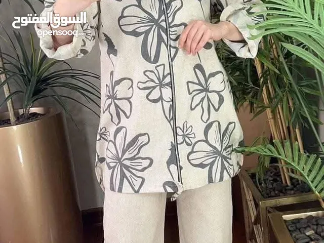 جاكيت بنقش وردة مقاس لارج
