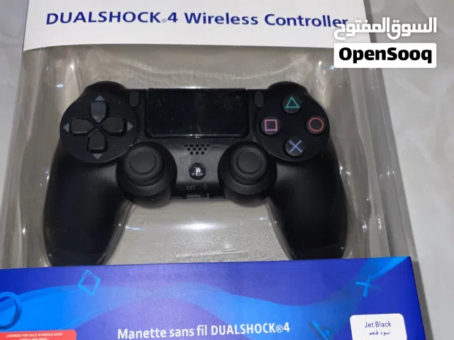 جهاز بلاستيشن4 جديد  -Unused PlayStation 4 in its original box and discounted. مع شحن أسود طويل وضخم