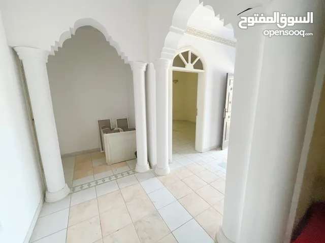 600 m2 More than 6 bedrooms Villa for Rent in Muscat Ghubrah