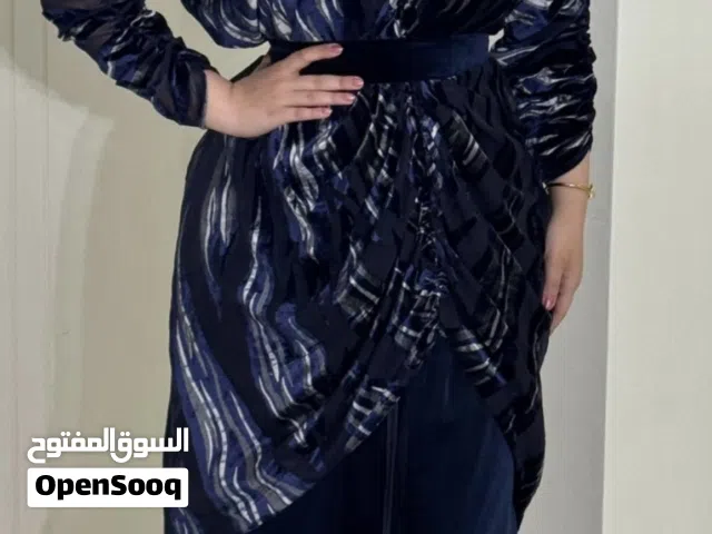 فستان سهره لبس مره وحده اللون الازرق