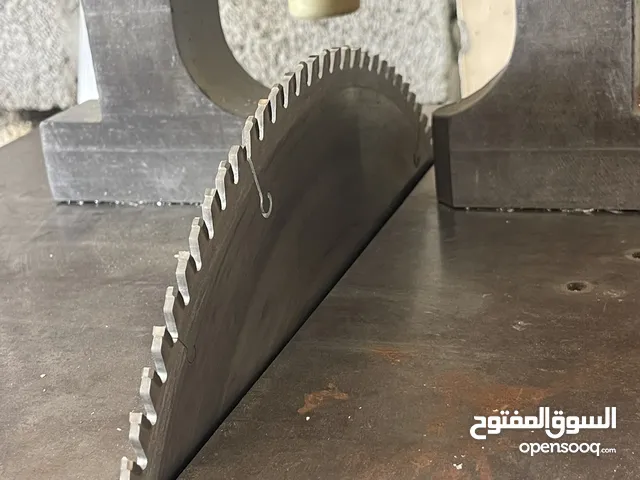 مكاين للبيع