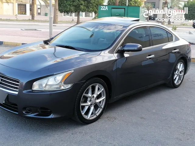 Nissan maxima