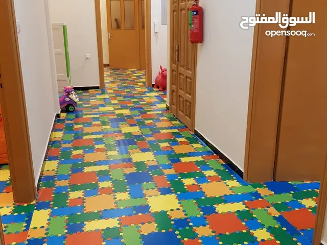 ارضيات فوم بزل مقاس القطعة متر في متر سماكة 2.50 سم متوفر لونين في نفس القطعة وجهين احمر وازرق.