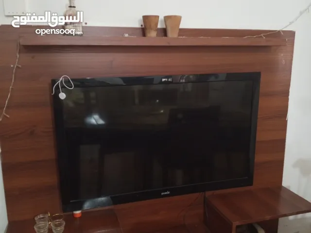 طاولة تلفاز غير مستعمله لفتره طويلة ليس فيها خدوش