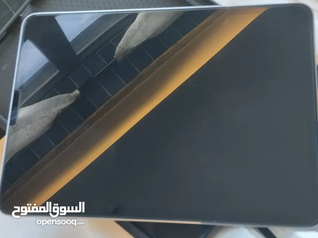 ايباد برو 2022 للبيع بحالة الوكالة بمعالج M2 بذاكرة 128 جيجا مستعمل خفيف جدا
