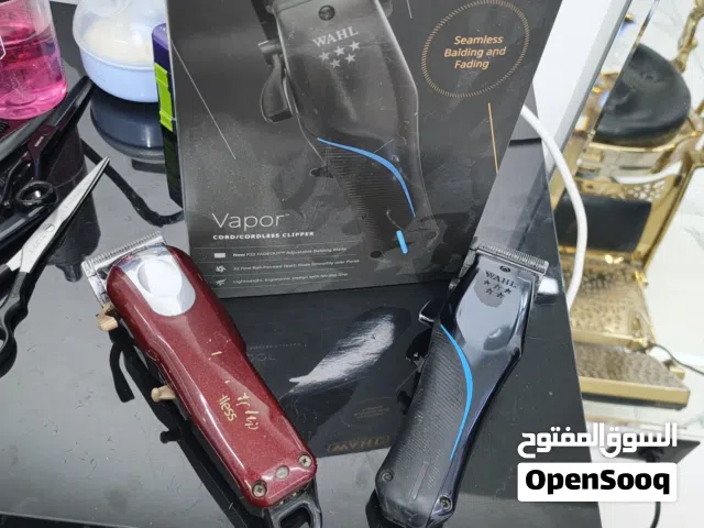 ماكينتينWahl للبيع بحاله ممتازه   الماكينه السوداء كل الاغراض معها الكرتونه والشاحن والنمر