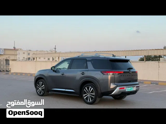 نيسان باثفندر بلاتينيوم