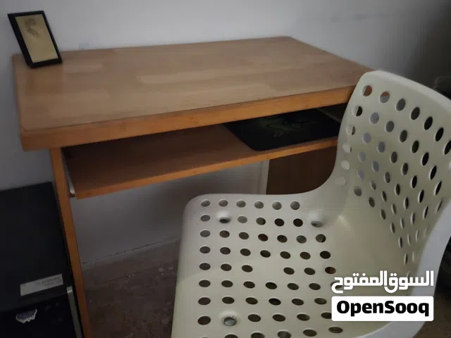 مكتب وكرسي من ايكيا بحال الوكاله