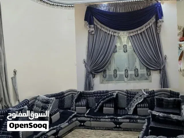 مجلس مستخدم نضيف كانه جديد معاء الحاف 14متر