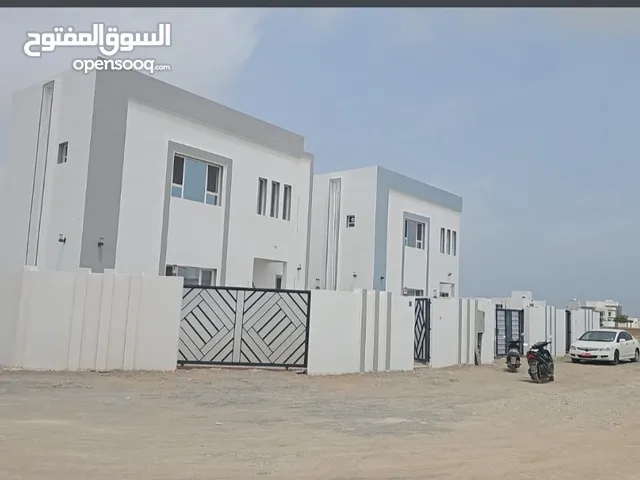 بيوت للبيع اقل الاسعار في ولايه بركاء منطقه الرميس شمال قريب من مسقط على الشارع العام بسعر ممتاز