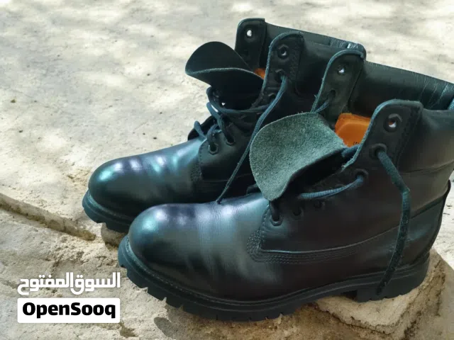 بوت تيمبرلاند (Timberland)،