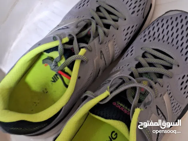 حذاء  رياضي