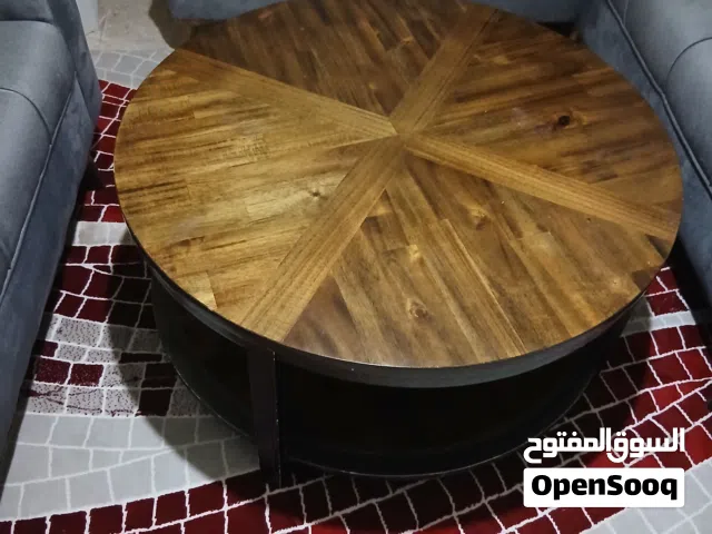 طاولة وسط دائرية بحالة ممتازة