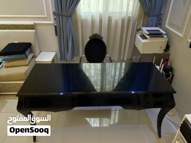 مكتب إيطالي فاخر مع كرسي للبيع