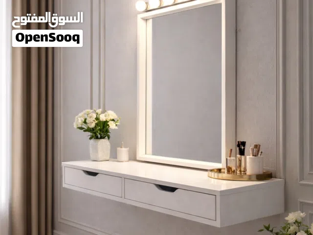 تسريحة للبيع تشمل ( مرايه + درجين + اضاءة)