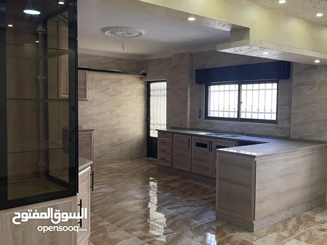 165 m2 4 Bedrooms Apartments for Rent in Zarqa Iskan Al Batrawi