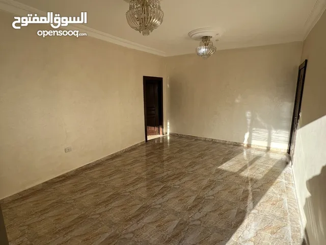 شقة أرضية للبيع بسعر مغري