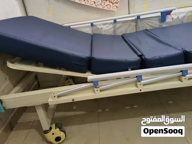 سرير طبي بحاله ممتازه جاهز للاستخدام المنزلي