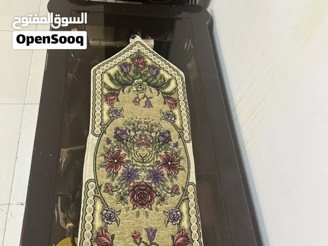 3 طاولات 2 صغيرة ووحدة كبيرة