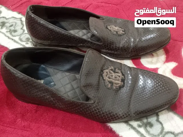 حذاء كلاسيك رجالي ماركه روبيرتو كافالي صناعه ايطاليه مقاس 43 ، اصلي ، بحاله ممتازه