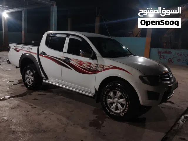 2011 ميتسوبيشي L200 Standard