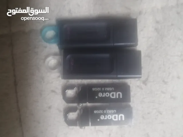 فلاشات ميموري وحده مساحه 64 وثلاثه مساحه 32 جيجا