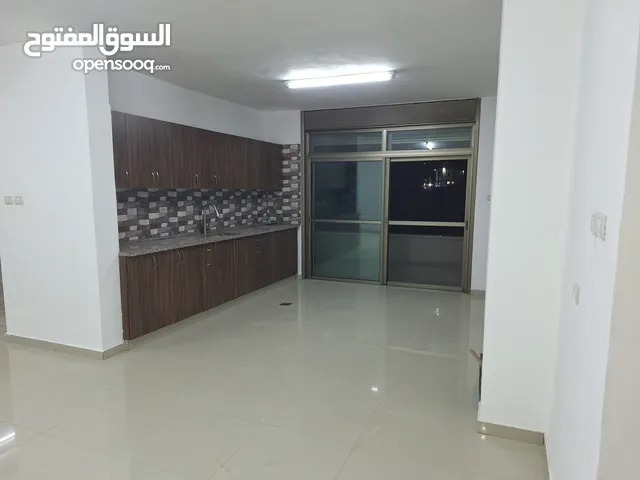 شقة تشطيب جديد للايجار للعرسان وضعها ممتاز طابق ثالث في ام الشرايط