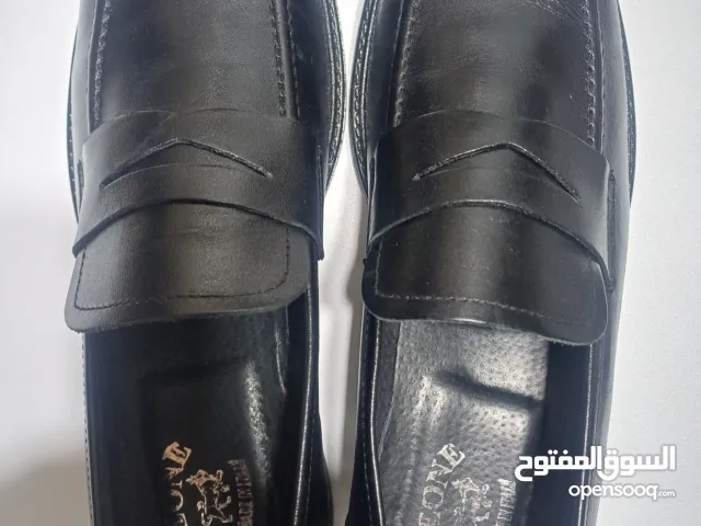 حذاء أسود رسمي  سهل الإرتداء  جديد غير مستعمل  صناعة إيطالية ماركت ليون