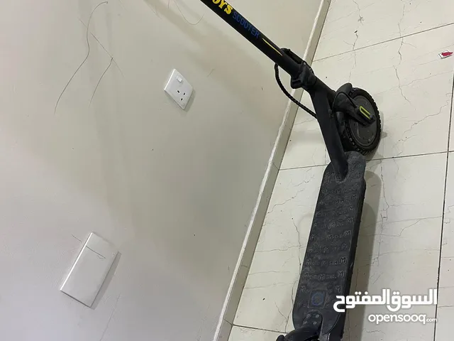 سكوتر كهربائي للبيع شبه جديد استخدام شهر واحد بس