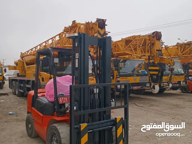 HELI 3 TON FORKLIFT LITTLE BITE USED IN EXCELLENT CONDITION 5 meters height 3 stages