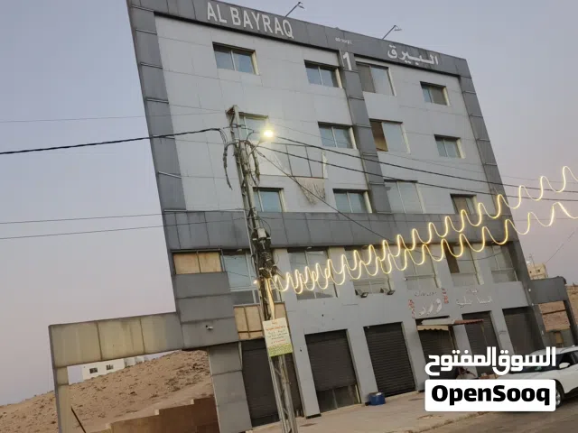 للايجار في البيضاء قرب اشاره الغاز محلات تجاريه وشقق سكنيه ومكاتب في عماره البيرق