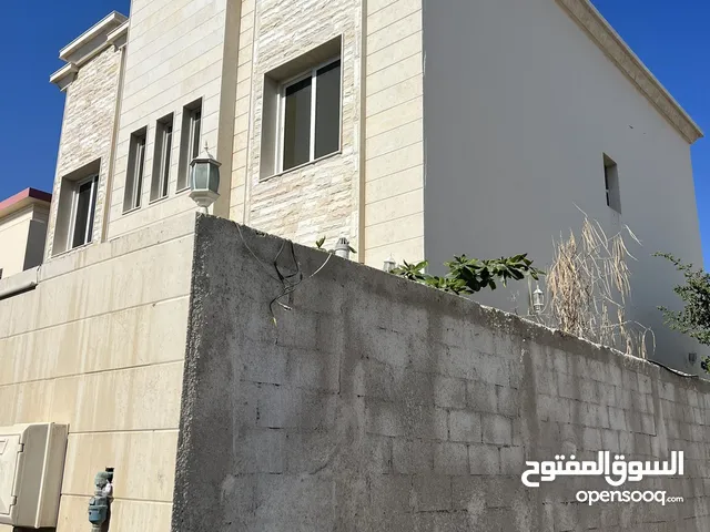 1500 ft 4 Bedrooms Villa for Sale in Sharjah Al Fisht