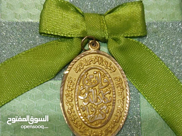 One-yakad 18-karat pure gold necklace قلادة من الذهب الخالص عيار 18 قيراطًا.