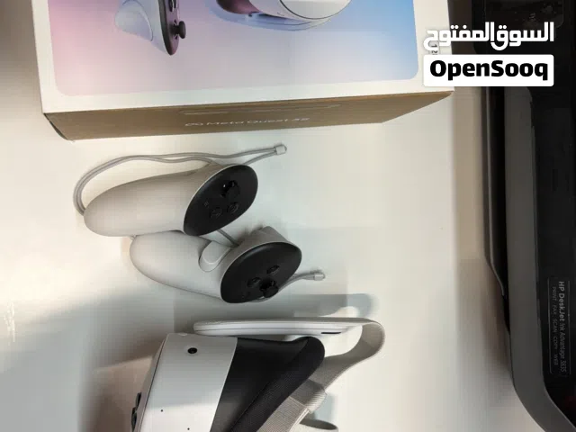 Meta Quest 3s 128g.  شبه جديد استعمال شهر مع  الضمان من مكتبة جرير