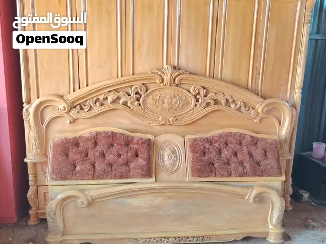 غرفة نوم خشب مستورد تتكون من سرير دبل دولاب 6 ضلف تسريحة 2 كومودينا