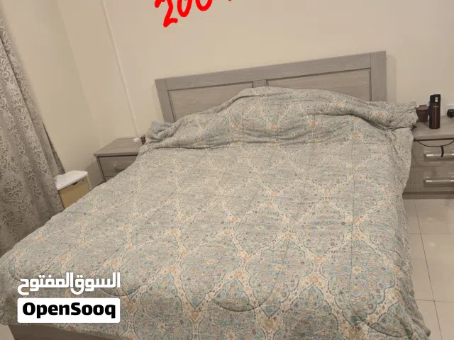 bed king size with side tables