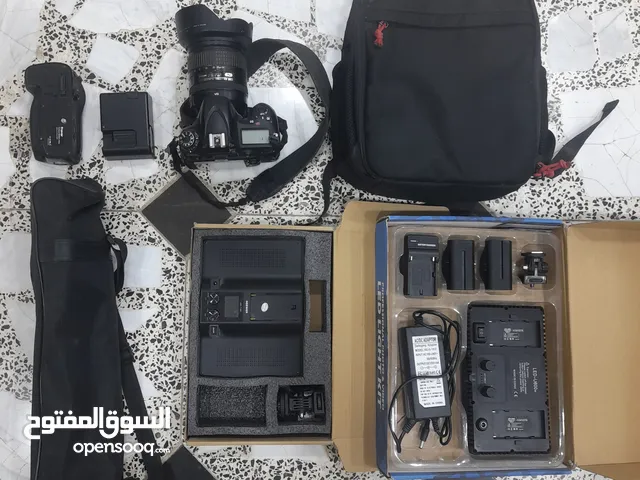 كاميرا نيكون 610 فول فريم  مع كل المعدات للبيع