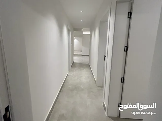 300 m2 4 Bedrooms Apartments for Rent in Al Riyadh Ishbiliyah