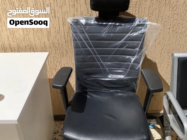 اثاث مكتبي شبه جديد للبيع بأعلى سعر