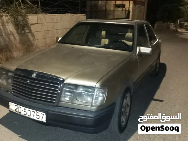 1990 مرسيدس بنز الفئة-E E 200