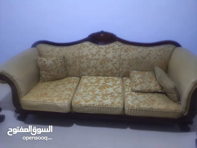 طقم كنب 9 مقاعد فقط بحاجه لقشاط