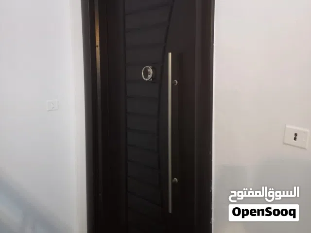 شقة في سنتر البلاد شارع الجمهورية وراء جامع القدس زنقة عمارة الصحافة متع المرش بجانب سوق البسمه